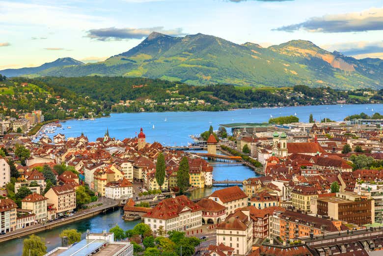 Panorâmica de Lucerna e do monte Rigi