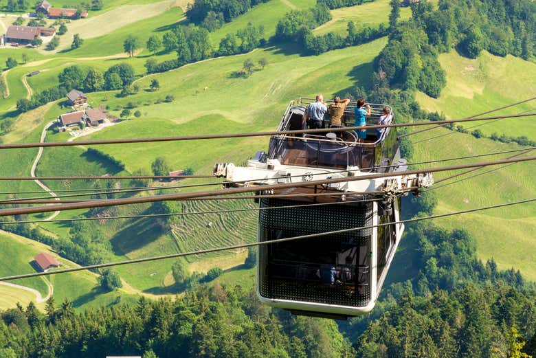 CabriO, teleférico conversível para o pico Stanserhorn