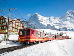 Trem cremalheira em Jungfraujoch